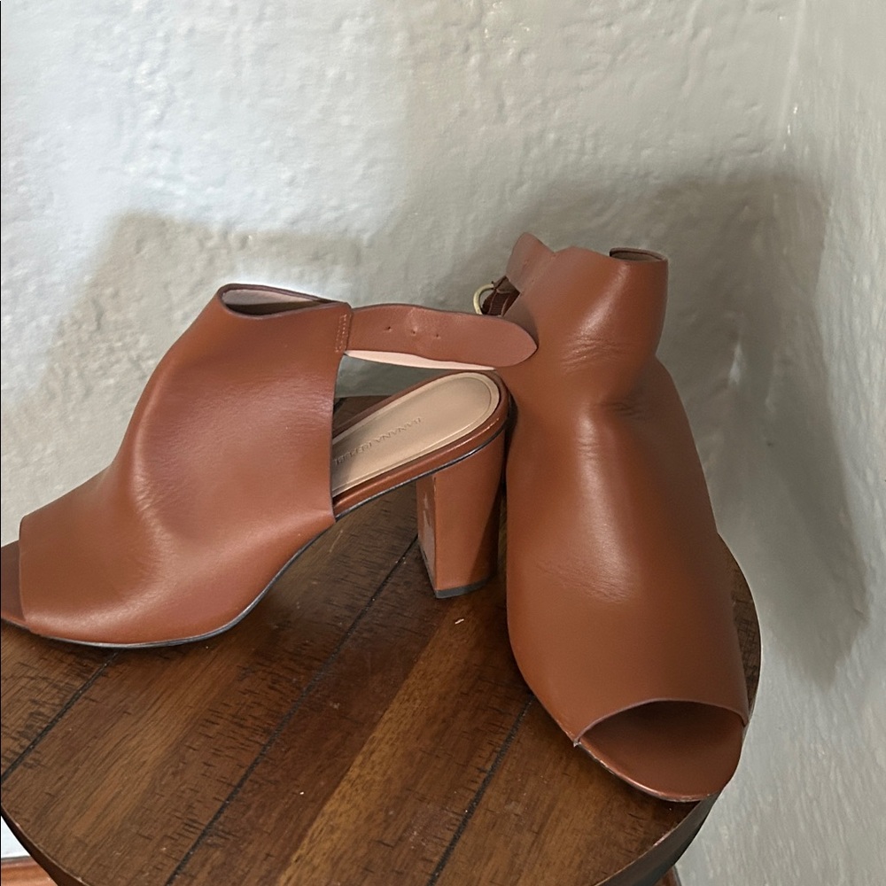 Banana Republic Tan Open-Toe Block Heel Sandals